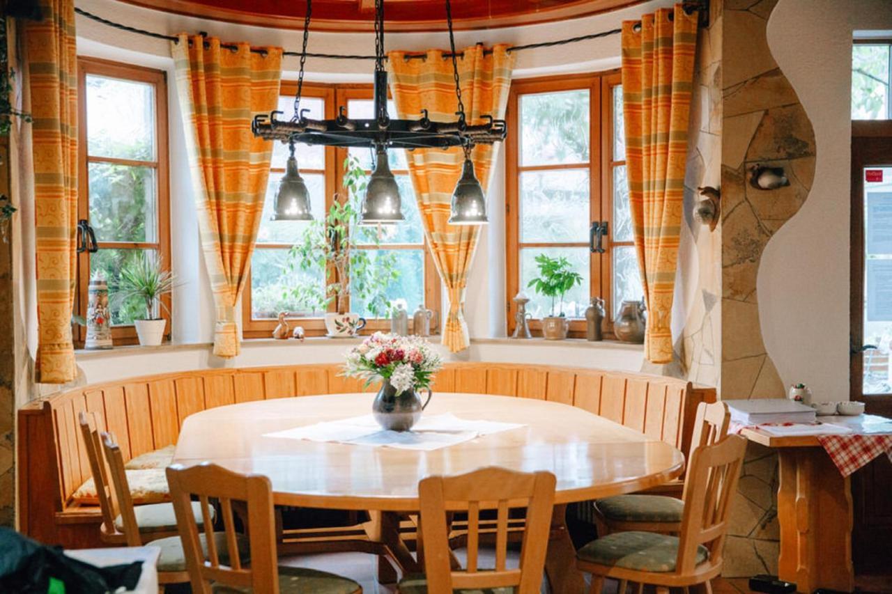 Herrenschenke-Cafe Eiring Königsberg in Bayern Exterior foto